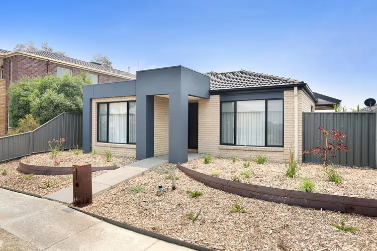3 Lysterfield Walk, Manor Lakes VIC 3024