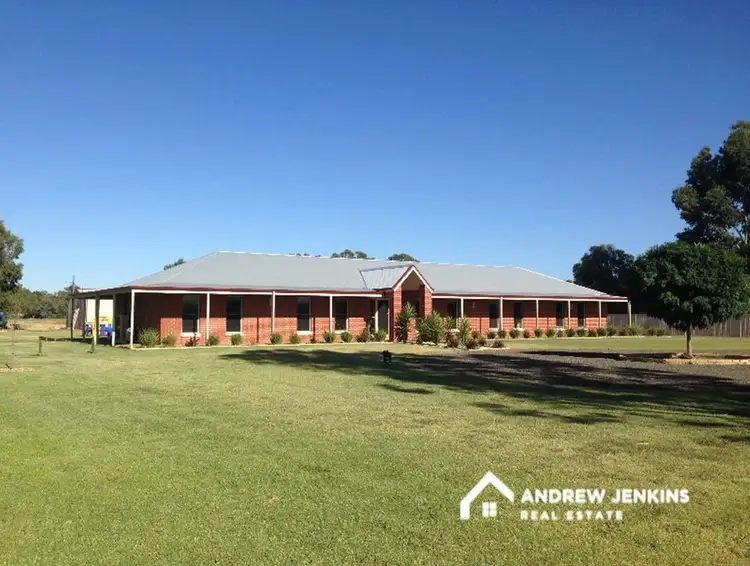21 Ritchie Rd, Cobram VIC 3644