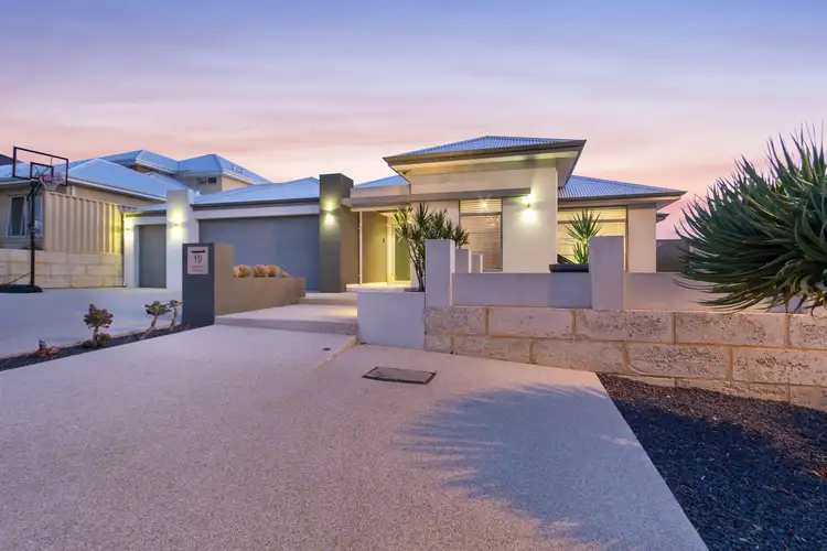 19 Fernando Pkwy, Iluka WA 6028