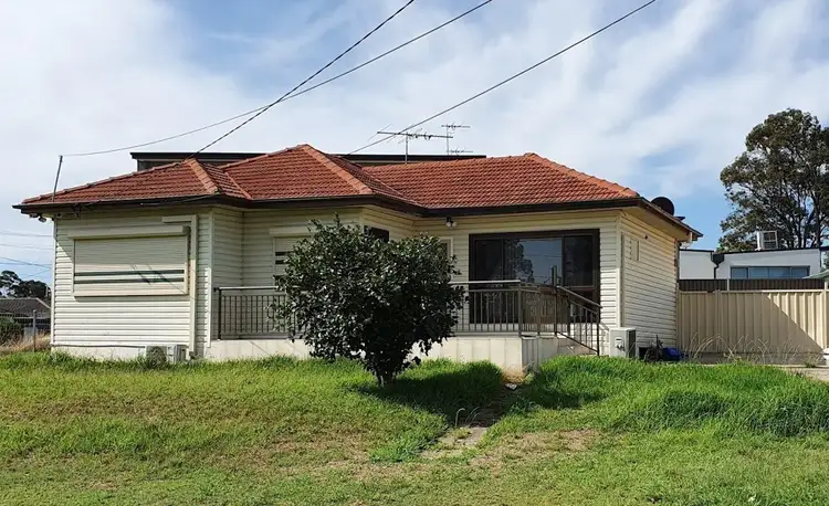 9 Iris St, Guildford NSW 2161