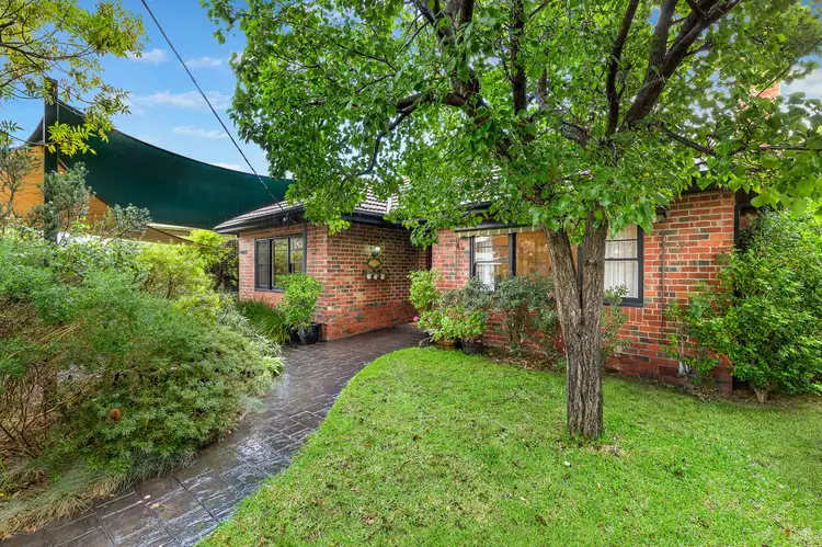 63 Earlsfield Rd, Hampton VIC 3188