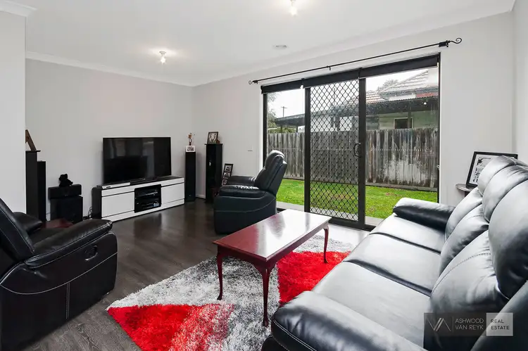 Third view of Homely townhouse listing, 15B Hodgson St, Bairnsdale VIC 3875