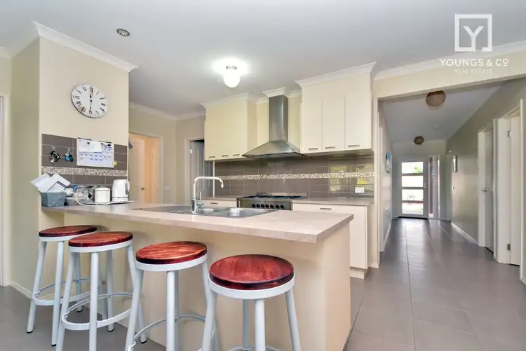 Second view of Homely house listing, 7 Dartmouth Ct, Kialla VIC 3631