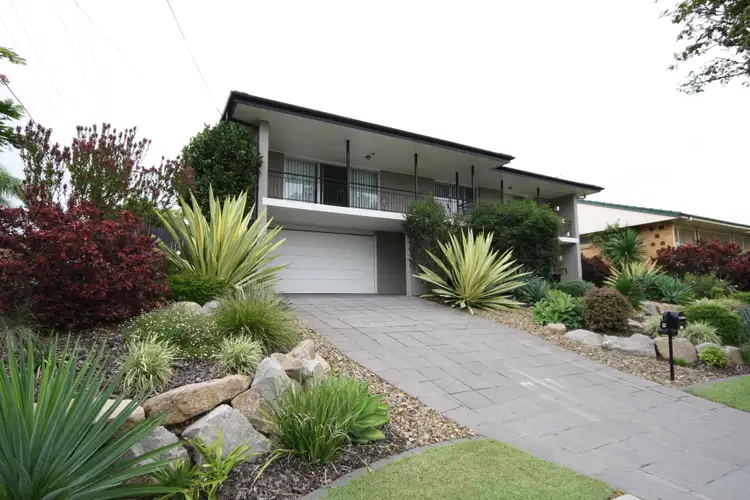 28 Cresthaven Drive, Mansfield QLD 4122