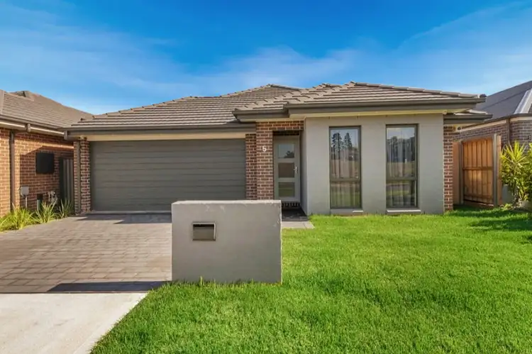 5 Velour Cres, Moorebank NSW 2170