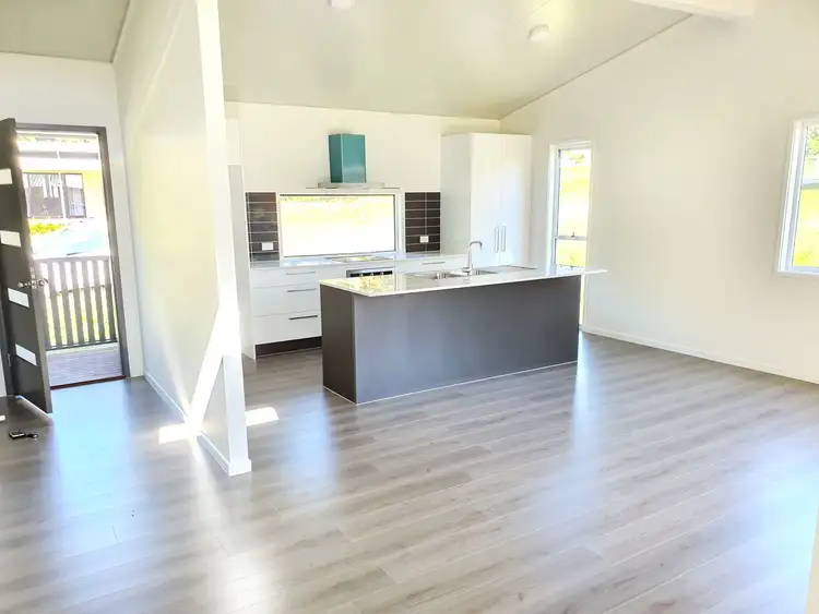 11 Richardson St, Russell Island QLD 4184