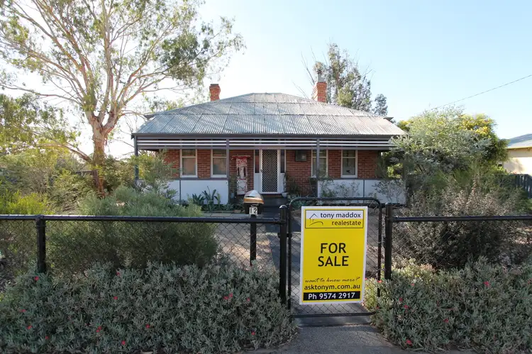 12 Kitchener Rd, Merredin WA 6415