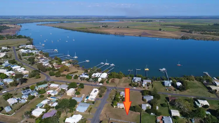 33 Duffy St, Burnett Heads QLD 4670