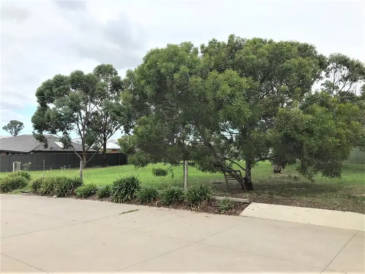 5 Stewart Pl, Eastwood VIC 3875