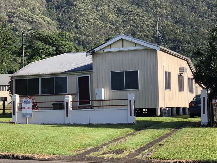 6 Curtis St, Tully QLD 4854