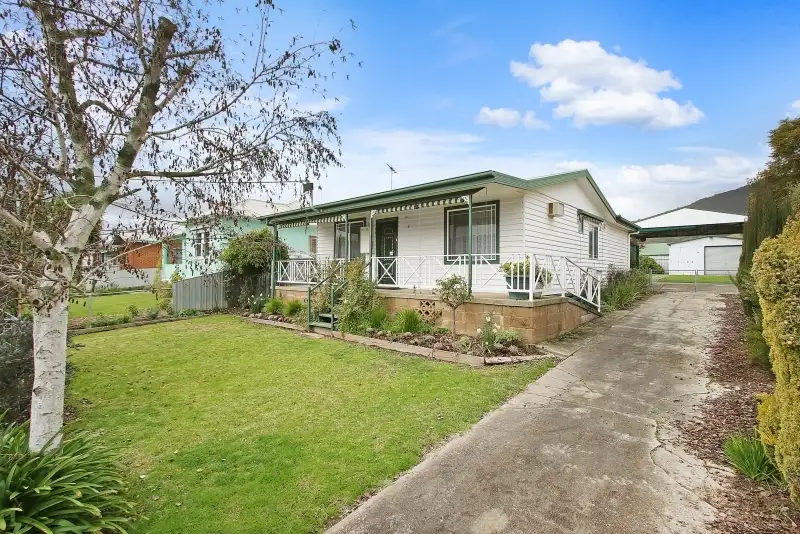 Main view of Homely house listing, 8 Barree St, Tallangatta VIC 3700