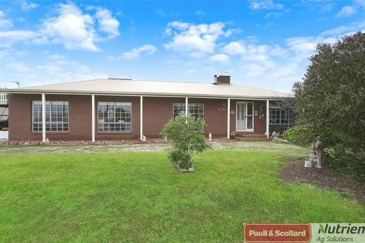 2 Lone Pine Ave, Corowa NSW 2646