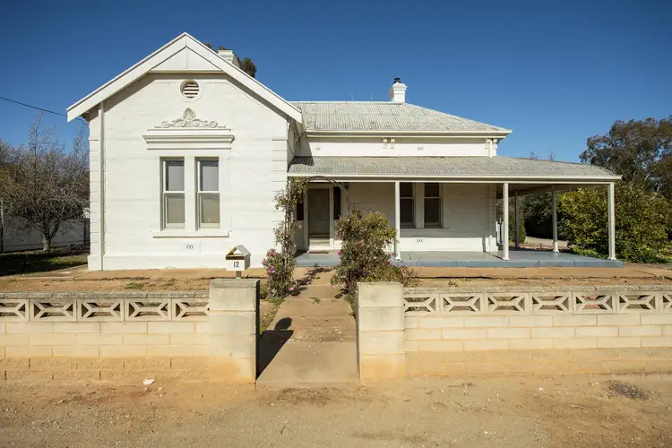 12 Dutton St, Jamestown SA 5491