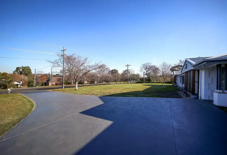 Second view of Homely house listing, 7 Caernarvon Cl, Kirkham NSW 2570