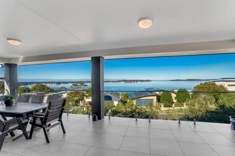 11 Meridian Cl, Belmont NSW 2280