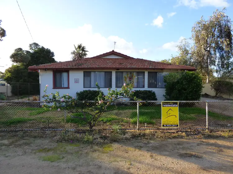 4 Ellis Rd, Merredin WA 6415