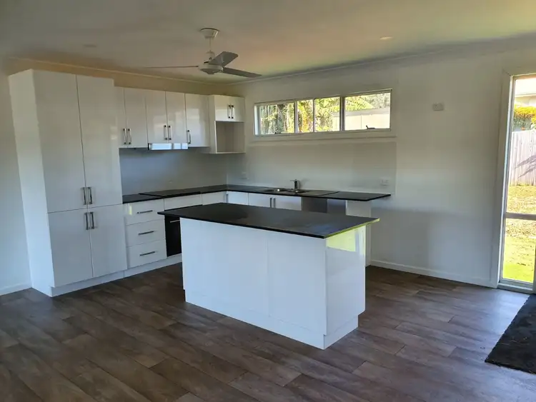 8 Oak St, Russell Island QLD 4184
