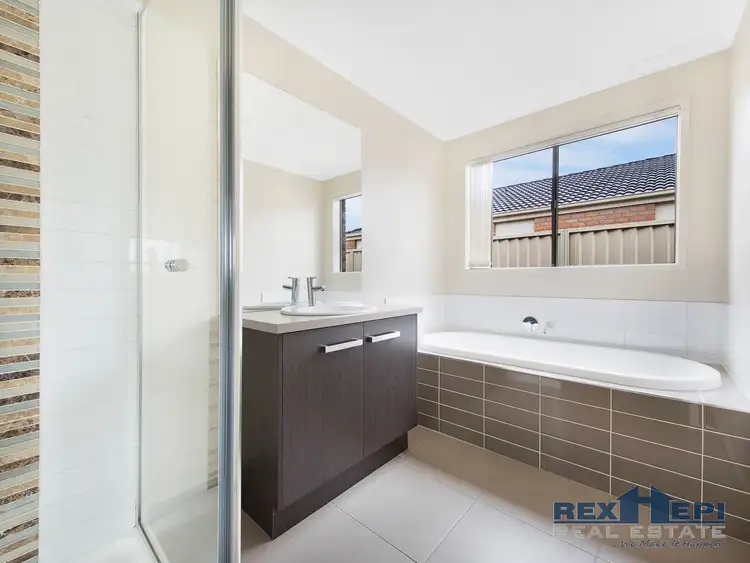 Seventh view of Homely house listing, 122 Blue Horizons Way, Pakenham VIC 3810