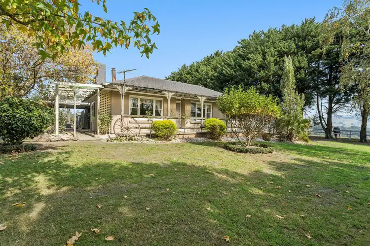 85 McGraths Track, Hernes Oak VIC 3825