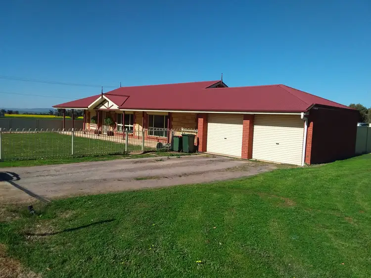 32 Whitby St, Melrose SA 5483