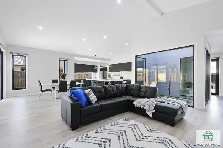 Fourth view of Homely house listing, 8 Flores St, Trafalgar VIC 3824
