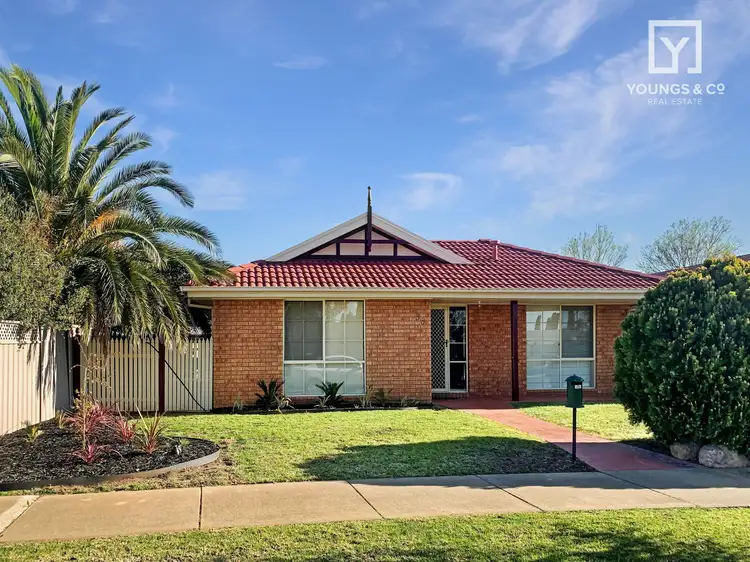 90 Kialla Lakes Dr