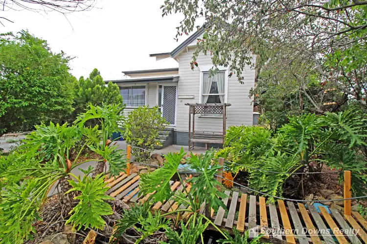 18 Devitt St, Warwick QLD 4370