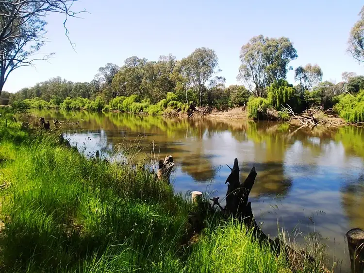 366 Honour Ave, Corowa NSW 2646
