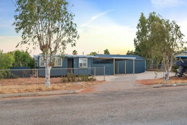 12 Carr Way