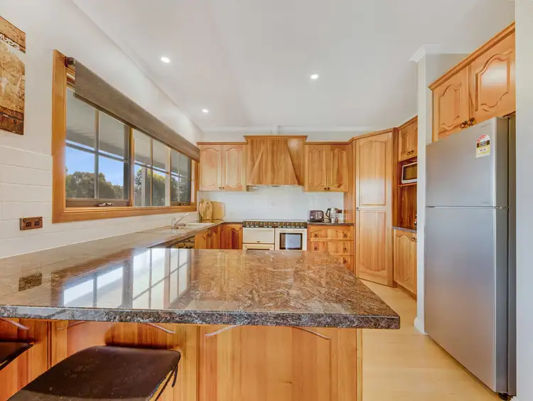 Fifth view of Homely house listing, 18 Sheridan Ct, Rutherglen VIC 3685
