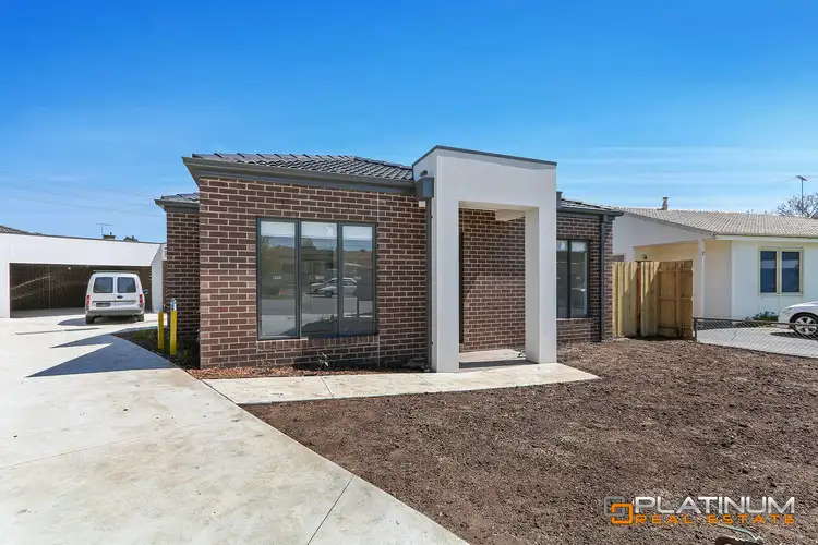 4/4 Apple Ct, Doveton VIC 3177