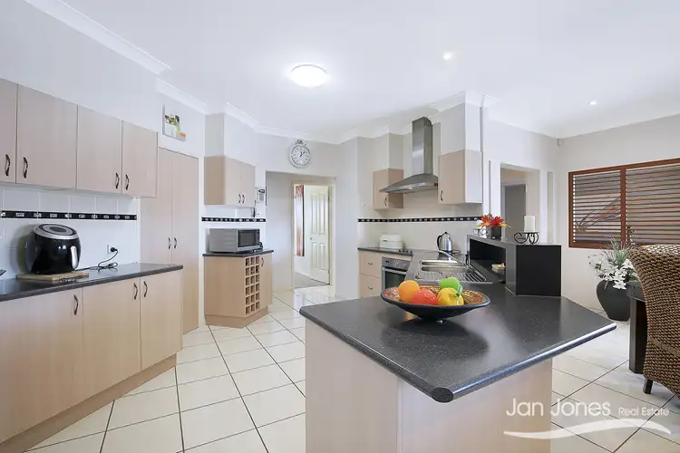 Sixth view of Homely house listing, 2 Cadell Cres, Rothwell QLD 4022