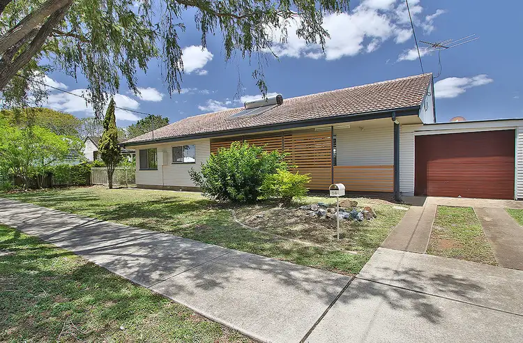 14 Elliott St, Silkstone QLD 4304