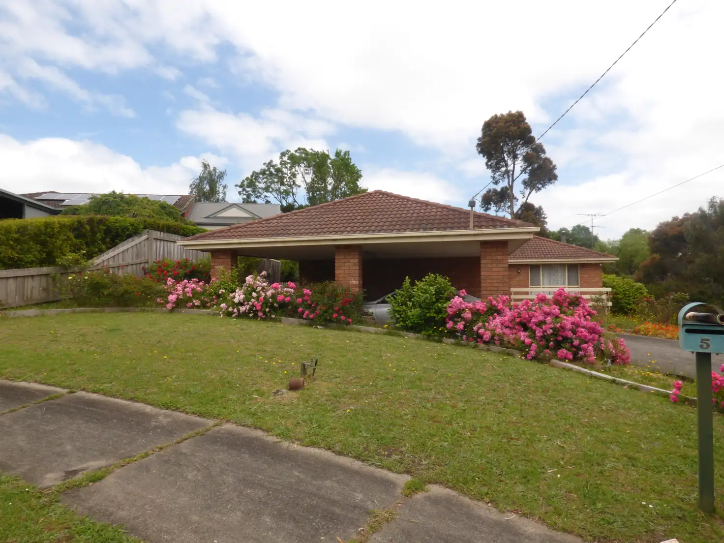 Main view of Homely house listing, 5 Leonis Ct, Moe VIC 3825