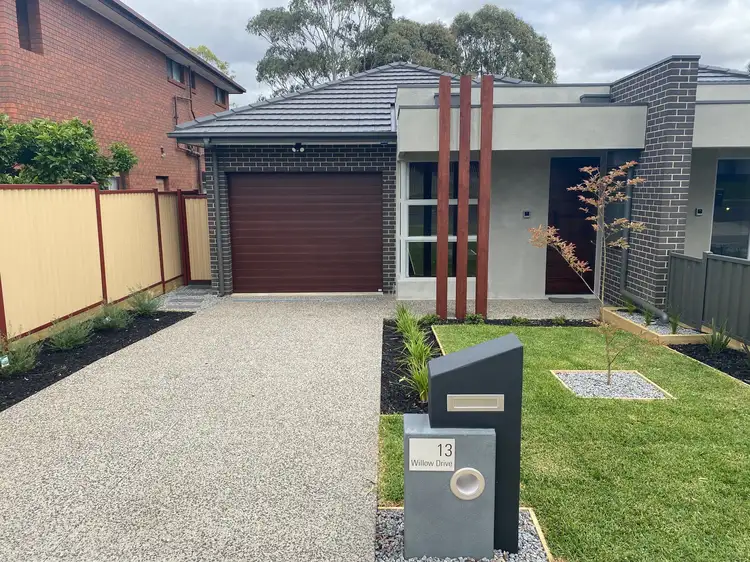 13 Willow Dr, Avondale Heights VIC 3034