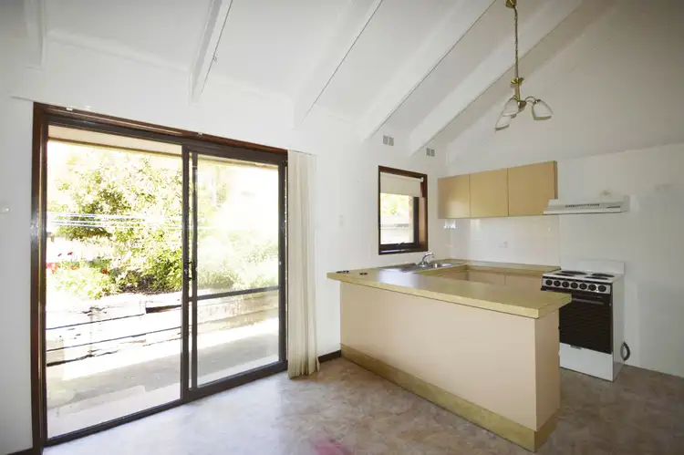 Fifth view of Homely unit listing, Unit 8/15 Roseneath St, Traralgon VIC 3844