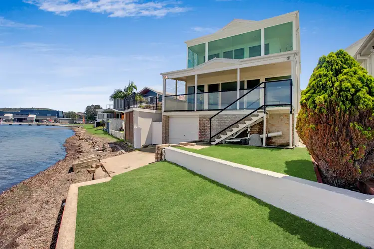 22 Ross Street, Belmont NSW 2280