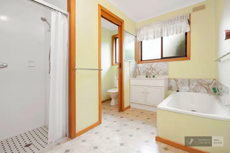 Sixth view of Homely unit listing, Unit 4/1-7 Jefferson St, Bairnsdale VIC 3875