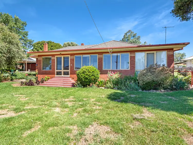16 Kiewa East Rd, Tangambalanga VIC 3691