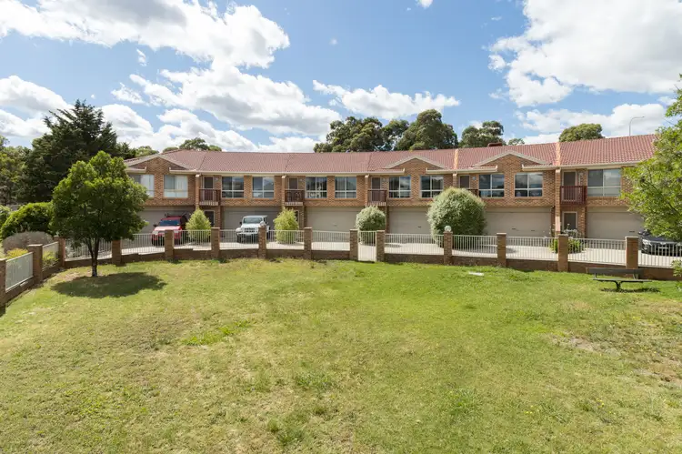 Unit 3/3 Winchester Pl, Karabar NSW 2620