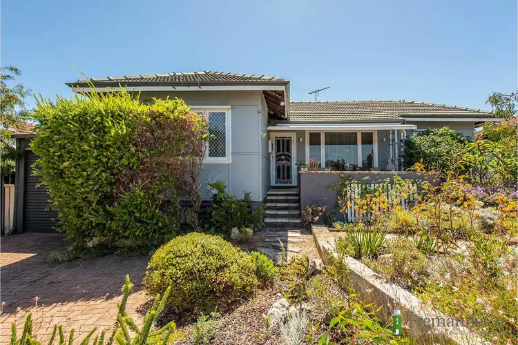 11 Hood St, Hamilton Hill WA 6163