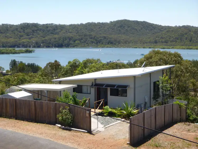 32 Crescent Drive, Russell Island QLD 4184