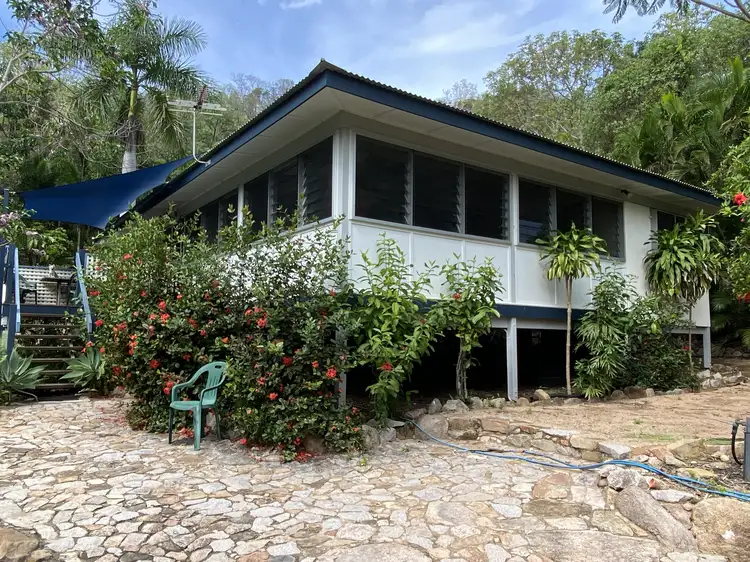 8 Olympus Cres, Arcadia QLD 4819