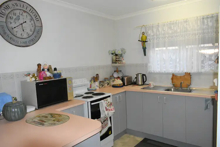 Second view of Homely house listing, 3 Jenny Ct, Point Vernon QLD 4655