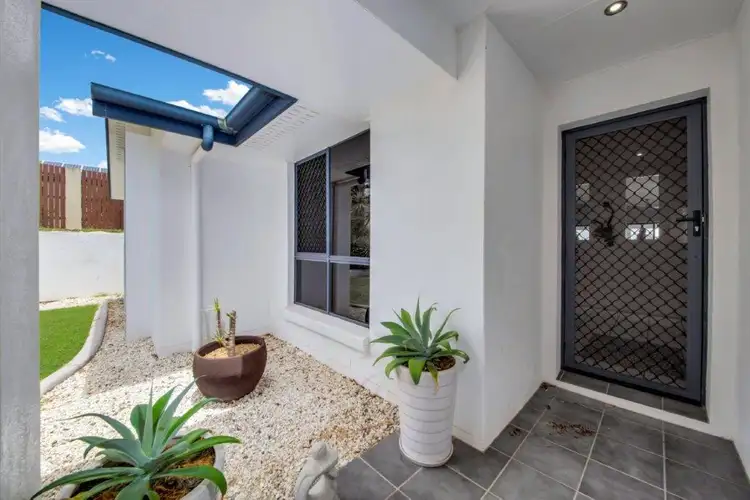 16 Clipper Tce, South Gladstone QLD 4680