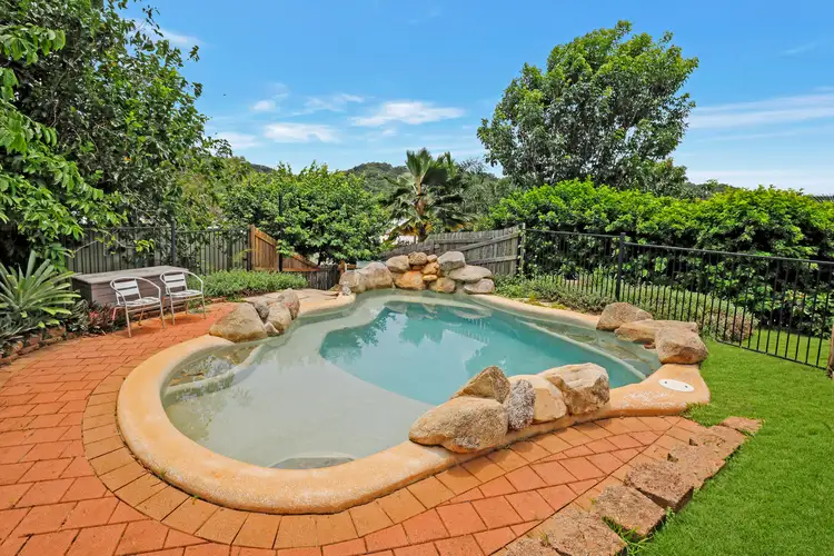 14 Curlewis Cl, Brinsmead QLD 4870