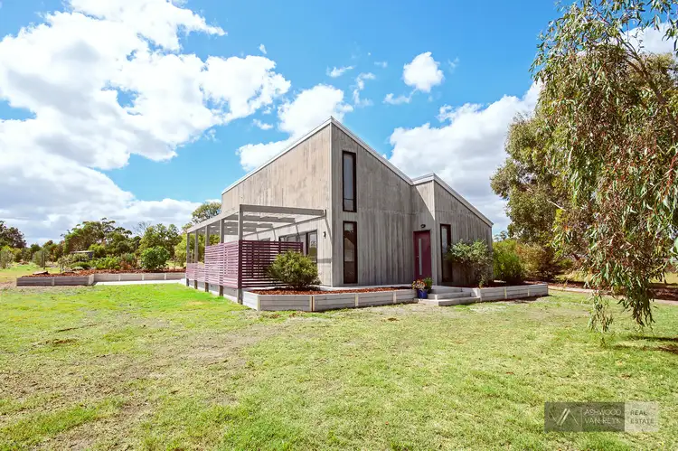 Main view of Homely house listing, 572 Lindenow-glenaladale Rd, Lindenow South VIC 3875