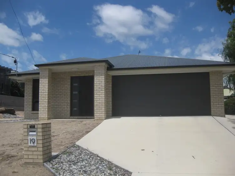 19 Bridge  Street, Stanthorpe QLD 4380