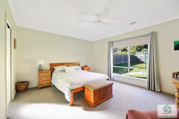 Fifth view of Homely house listing, 15 Fernlea Cl, Trafalgar VIC 3824