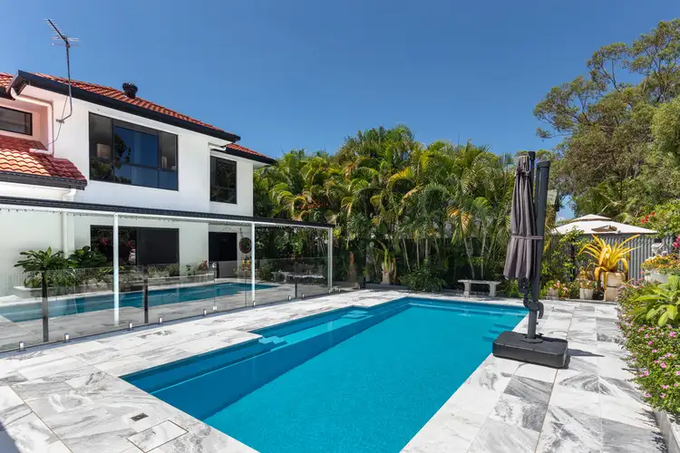 Townhouse 1/2 Torquay Rd, Scarness QLD 4655